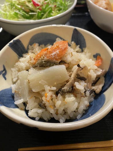 鮭と長芋の炊き込みご飯の写真