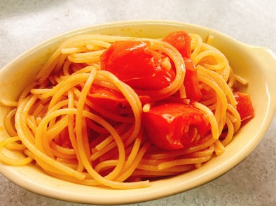 フレッシュトマトのスパゲティの写真