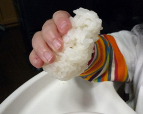 片手でニギニギおにぎり赤ちゃん用♪
