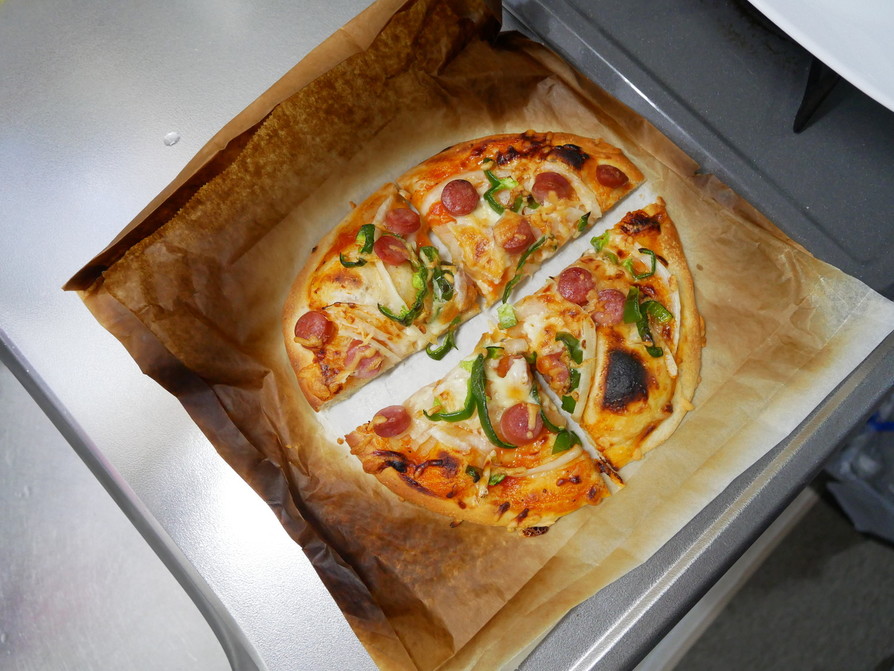 自家製生地、自家製ソースで作るピザの画像