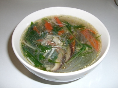 鶏団子の中華スープの写真
