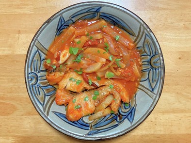 タラと大根とトマトでイタリア風の煮物の写真