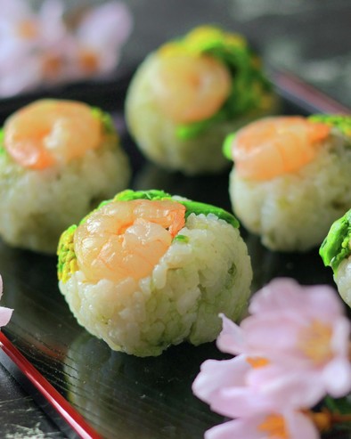 簡単♪ひな祭り♪エビと菜の花の手まり寿司の写真