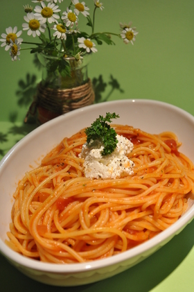 缶詰トマトのくるくるパスタ