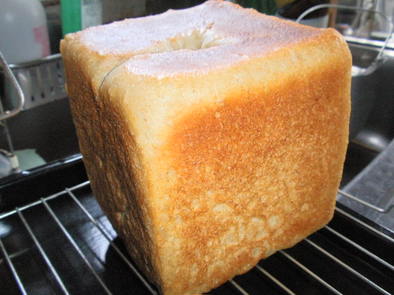 自家製酵母ライ麦食パンの写真