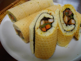 豚肉テンメンジャンのホットケーキ巻き