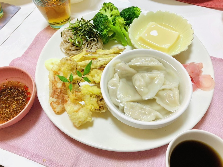 水餃子・天麩羅・蕎麦の夕飯メニューの画像
