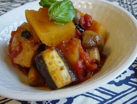 鶏肉とさつま芋のトマト煮☆バジル風味