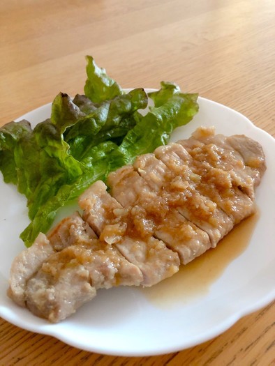 豚ロース肉のソテー〜オニオンソース〜の写真