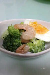 海老・ブロッコリー・卵の簡単ミモザサラダ