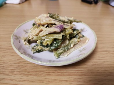 小松菜と玉ねぎのカレーマヨサラダの写真