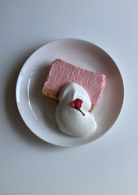 桜と苺のなめらかチーズケーキ