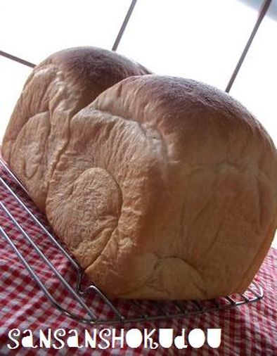 自家製酵母で山食パン♪の写真