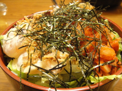 *カフェ風*エビキムチ丼　アボカドのせの写真