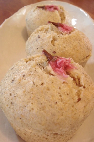 オートミール&桜の蒸しパンの写真