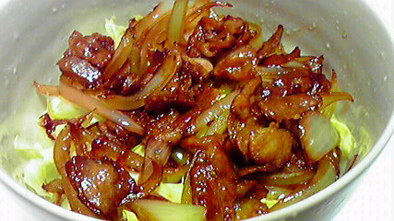 簡単★豚バラの甘辛キャベツ丼の写真