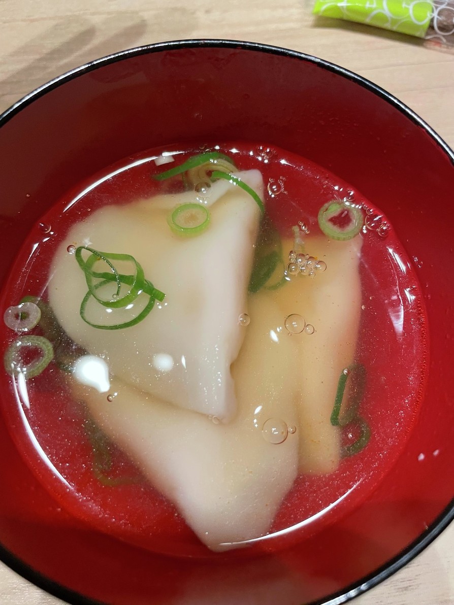 出来合いの水餃子のためのスープの画像