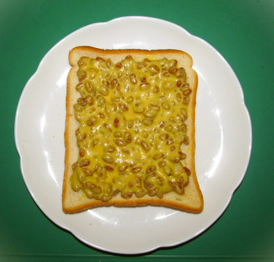 「マヨ納豆トースト」の写真