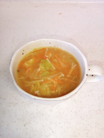 えのきとせん切り野菜の塩麹スープの写真