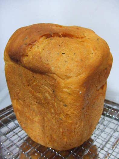 米粉のトマト＆バジル食パン（ＨＢ）の写真