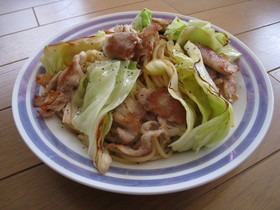 カリカリ豚肉と春キャベツの簡単和風パスタ