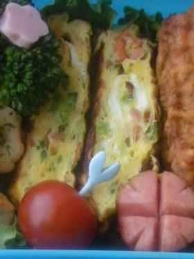 お弁当に☆ブロッコリー入りの卵焼き♪