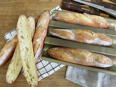 型で焼くから作業がラクなフランスパンの写真