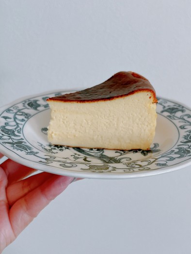 バスク風ハニーチーズケーキの写真
