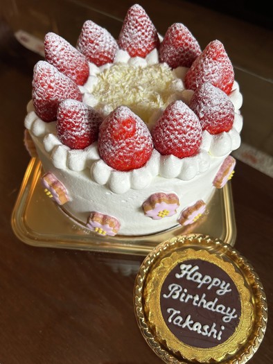 桜咲く苺ショートケーキの写真
