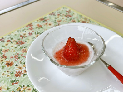 苺のブラマンジェの写真