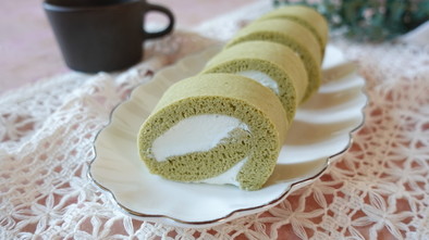 米粉青汁ロールケーキの写真