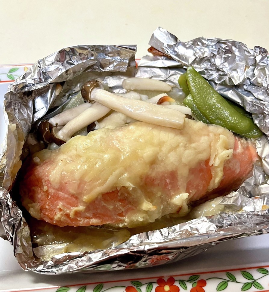 鮭と味噌とチーズのホイル焼きの画像