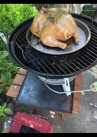 weberのグリルで丸鶏を焼く
