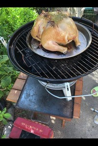 weberのグリルで丸鶏を焼く