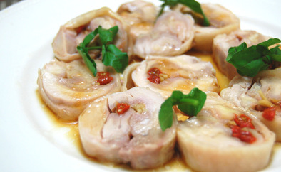 　鶏の冷製 クコの実ロール~食べる漢方~の写真