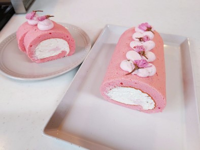 米粉のさくらシフォンロールケーキの写真