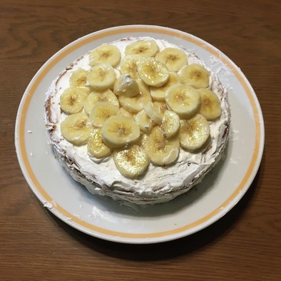 ホイップクリームナッペバナナケーキの写真