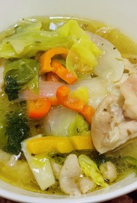 鶏皮と5野菜の塩麹スープ