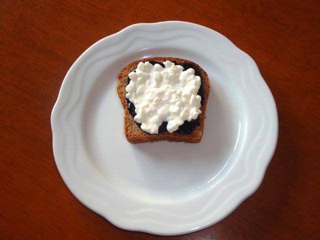 黒ゴマ・カッテージチーズ・サンドイッチの画像