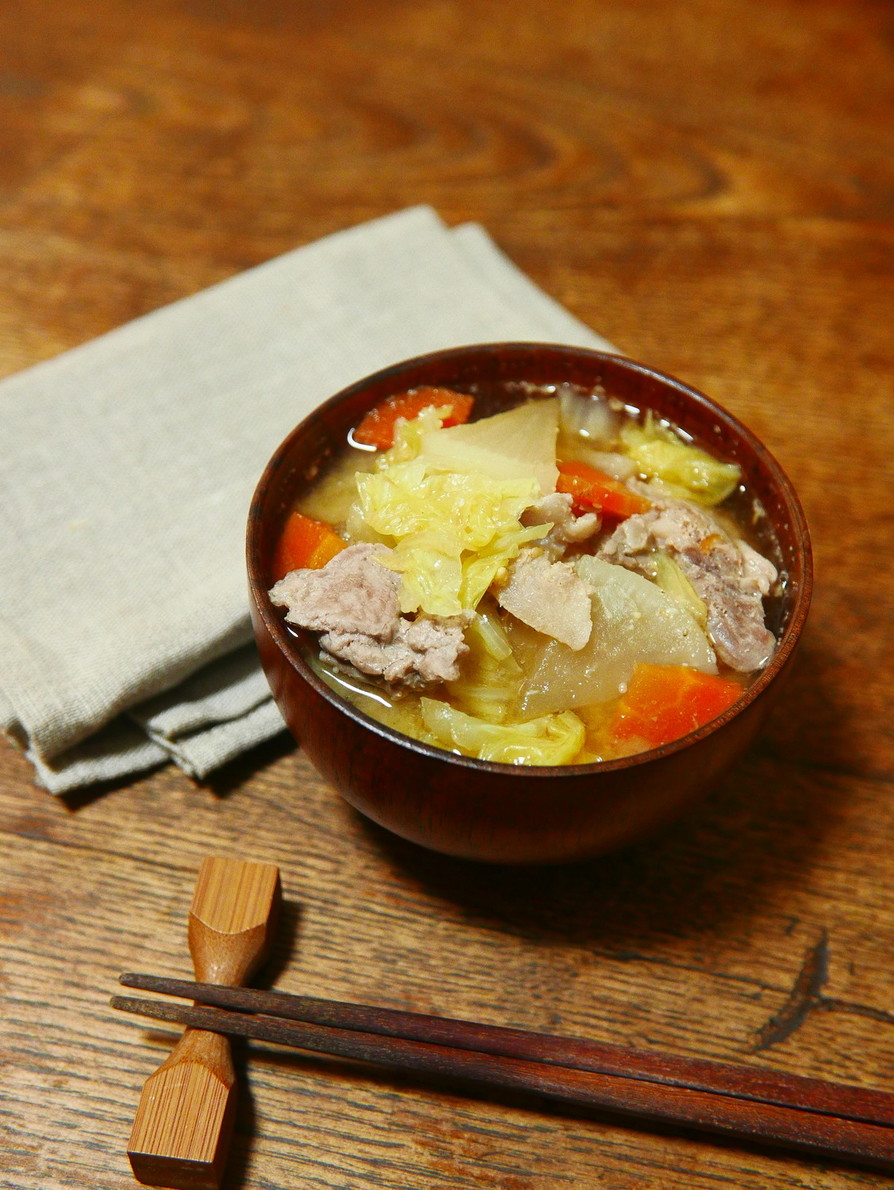 豚肉と大根と人参と白菜のごま味噌スープの画像