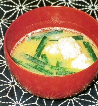 ニラと鶏団子の焼きみそスープの画像