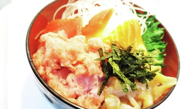 簡単　大盛り海鮮丼　夜ご飯(^^)の写真