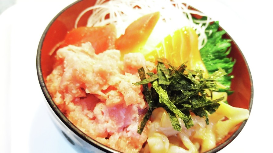 簡単　大盛り海鮮丼　夜ご飯(^^)の画像