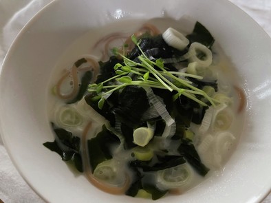 米粉麺のミルク味噌スープの写真