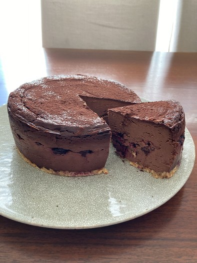 ダークチェリーチョコレートチーズケーキの写真