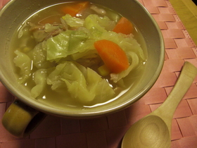 野菜たっぷりコンソメミルクスープ。
