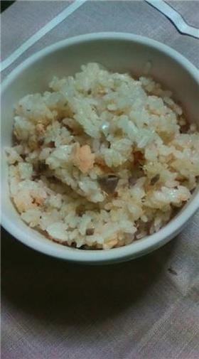 入れて炊くだけ!鮭の炊き込みご飯