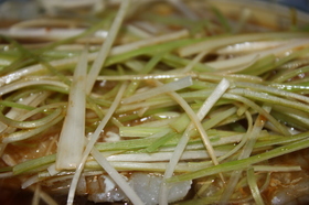 蒸魚の、ジュジュジュ~ねぎソース掛け
