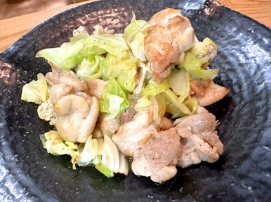 簡単鶏肉のキャベツのマヨ炒めの写真