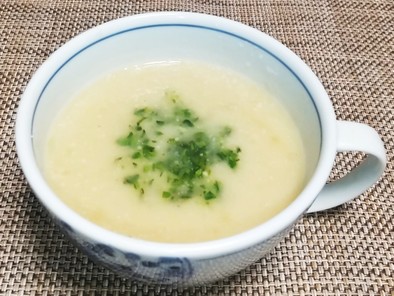 残り野菜で白い野菜スープの写真